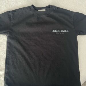 Kids Essentials Tshirt Size 8! Like new only worn once